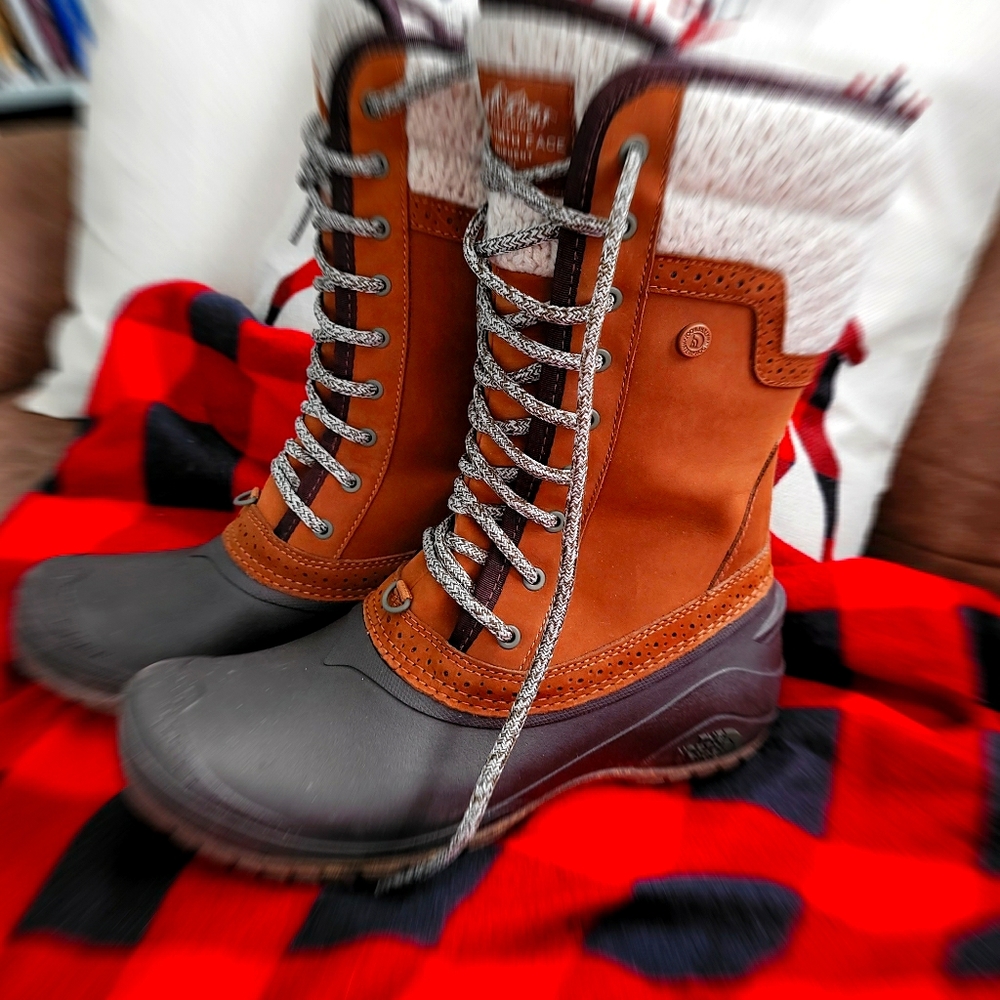 SOLD Beautiful North Face Shellista ii